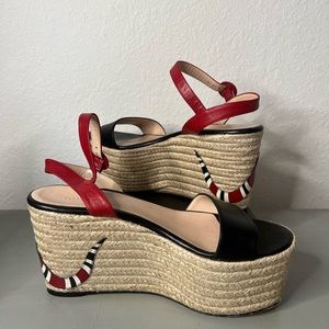 Gucci Serpent Platform Sandals Espadrilles, Black/Red
